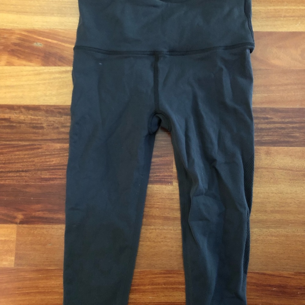 Lululemon Black Cropped Leggings Women Size 6
